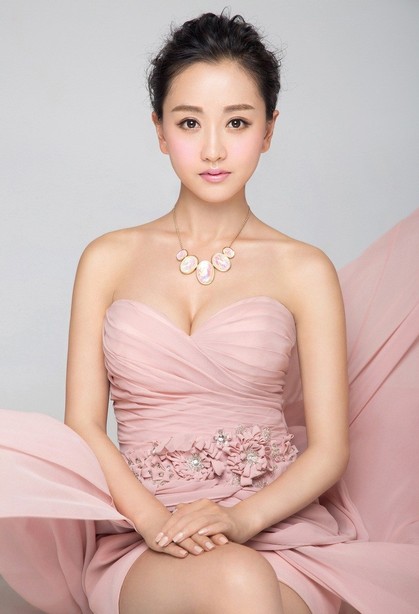 杨蓉甜蜜写真曝光 《宫锁连城》毓秀