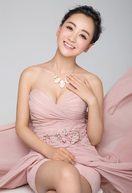 杨蓉甜蜜写真曝光 《宫锁连城》毓秀