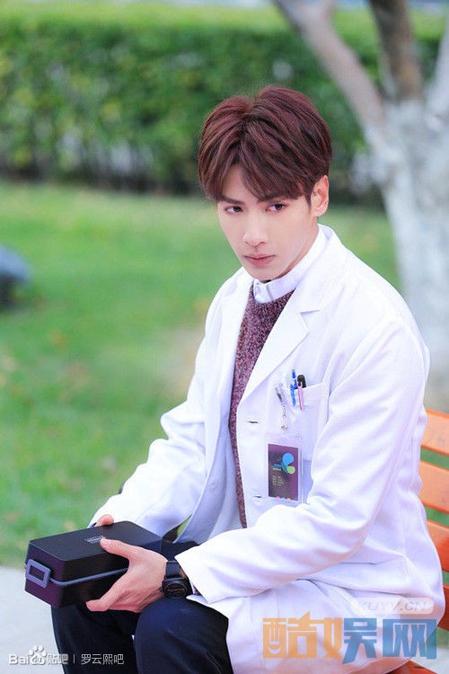 儿科医生申赫是谁演的 儿科医生申赫的扮演者罗云熙个人资料、写真、生活照欣赏