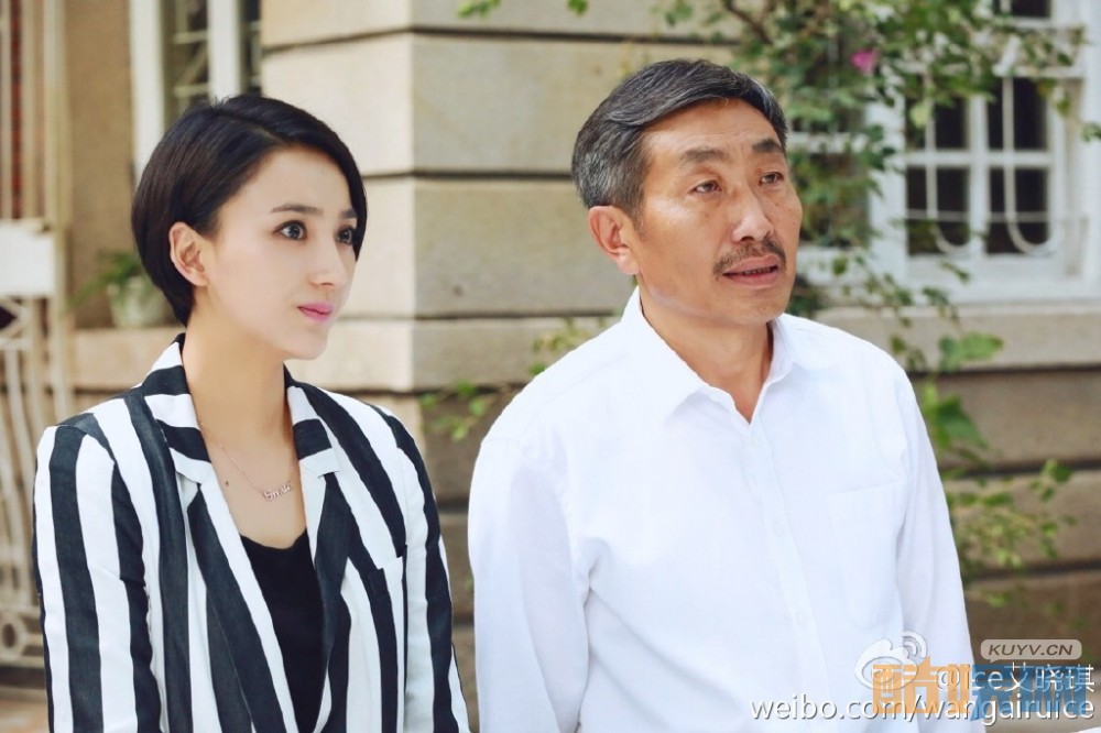艾晓琪《亲情暖我心》剧照写真