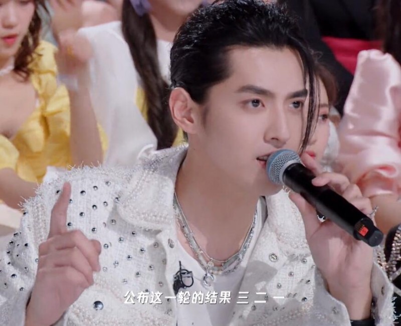 《创造营2020》黄子韬、鹿晗、吴亦凡同框，三人身高成亮点，鹿晗站法太机智了